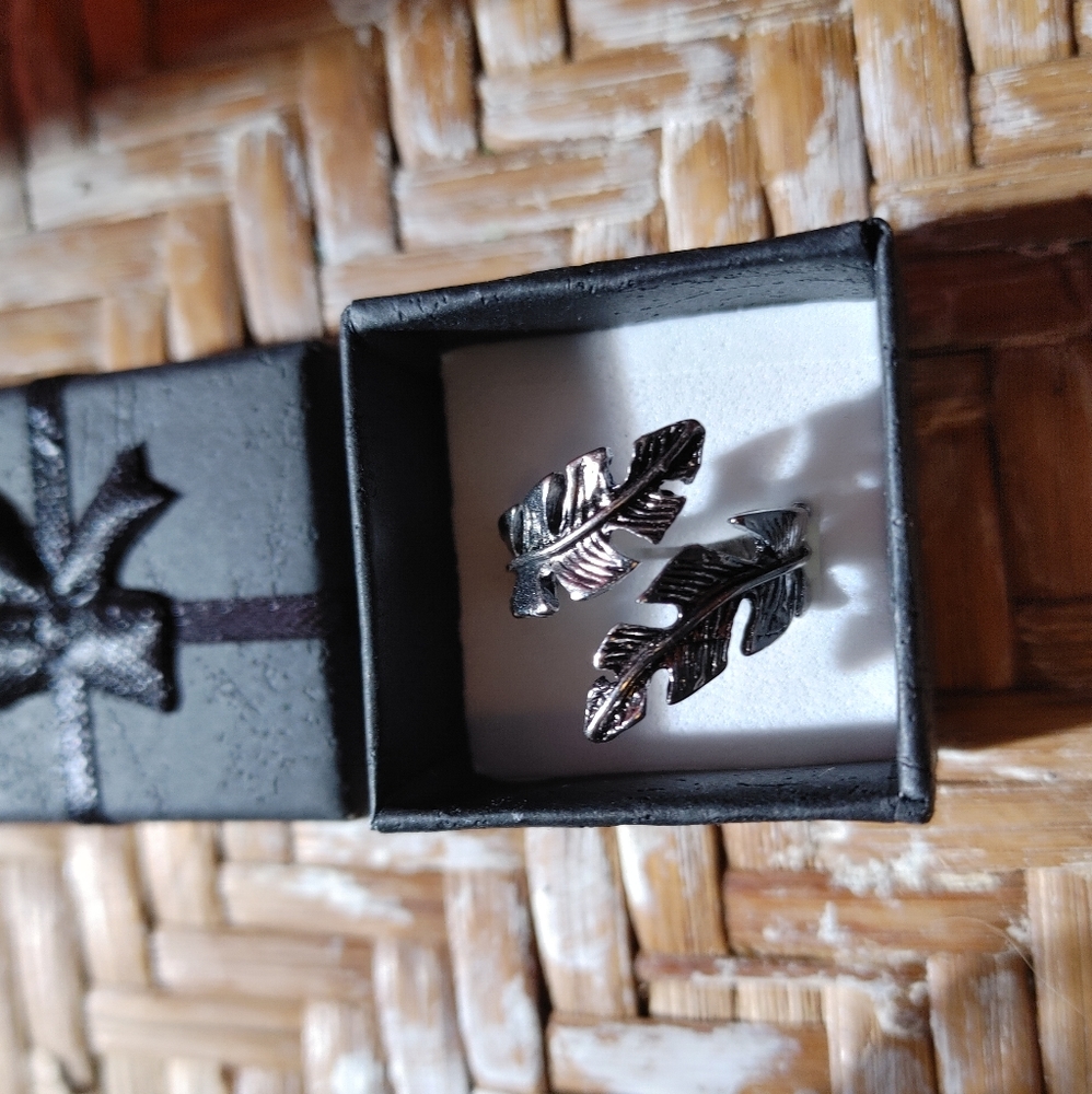 Adjustable Silver Feather Wrap Ring - Picture 2 of 3